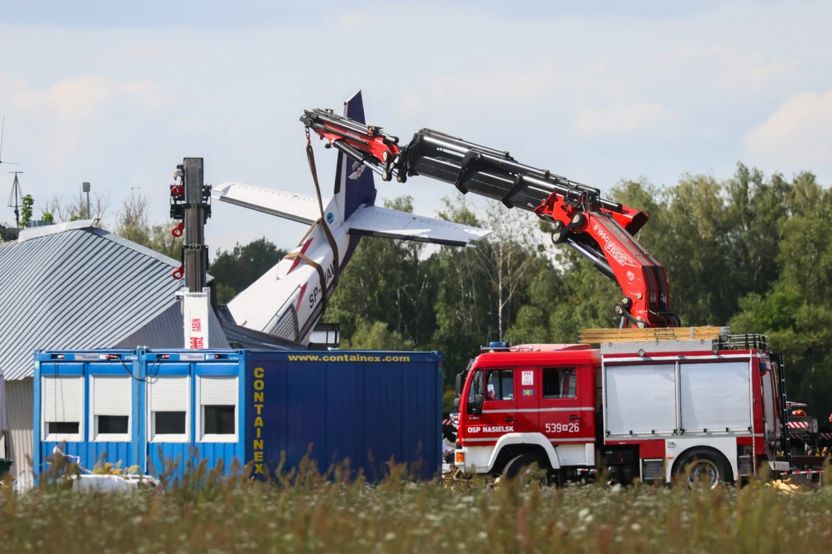 W szpitalu w Warszawie zmarł instruktor spadochronowy, który został ranny w poniedziałkowej katastrofie samolotu w Chrcynnie. To szósta ofiara tego tragicznego wypadku. 
