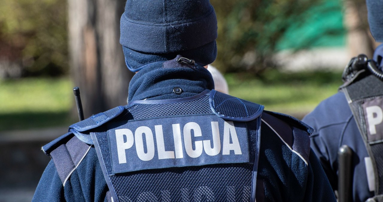 Jak podaje zespół prasowy policji w Ostródzie, w okolicach miejscowości Miłakowo w powiecie ostródzkim znaleziono obiekt wojskowy - funkcjonariusze zabezpieczają miejsce zdarzenia.