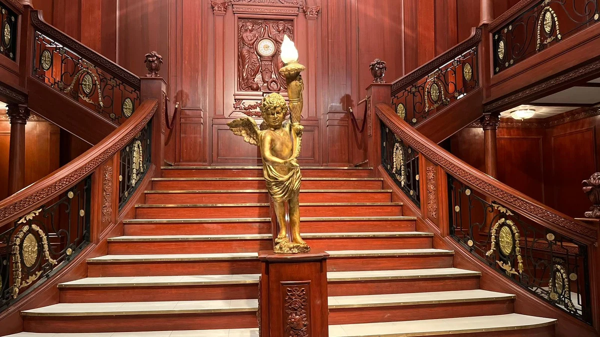 Sensacja w Paryżu! Na specjalnej wystawie odtworzono tam częściowo wnętrze Titanica. Zobaczyć można m.in. monumentalne schody prowadzące do sali balowej tego statku, który zatonął w 1912 roku. Zwiedzać można również kabiny pasażerów.