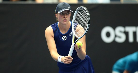 Przygotowania do turnieju BNP Paribas Warsaw Open są już na ostatniej prostej. "Na kortach tenisistki już trenują" - powiedział odpowiadający za organizację Tomasz Świątek. Zgodnie z przewidywaniami z imprezy wycofała się triumfatorka Wimbledonu Czeszka Marketa Vondrousova. Zagra Iga Świątek.