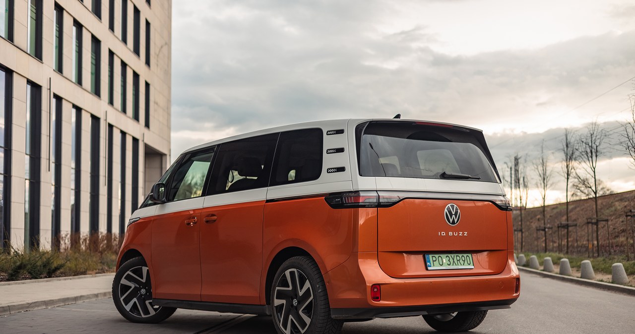 VW ID. Buzz miał odbudować legendę. Teraz znika z rynku, który czekał na niego latami