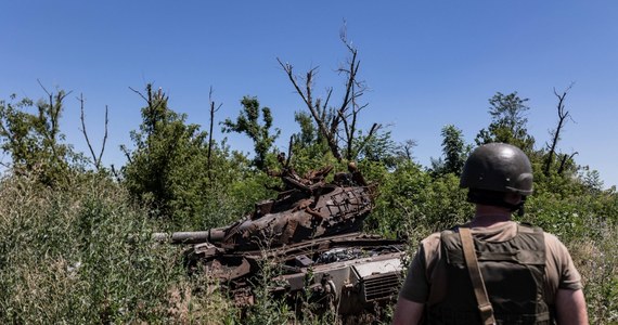 Ukraińskie siły zbrojne zaczęły używać już amunicji kasetowej dostarczonej przez USA – podaje „Washington Post”. Ma ona pomóc przełamać rosyjskie pozycje, które spowalniają ukraińską kontrofensywę.