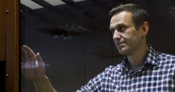 Rosyjska prokuratura domaga się 20 lat pozbawienia wolności dla przywódcy opozycji Aleksieja Nawalnego, oskarżonego o "ekstremizm" – poinformował jego współpracownik Iwan Żdanow. Nawalny odbywa już karę więzienia za rzekome przestępstwa finansowe.