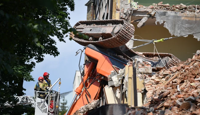 Koparka wyburzała dom. Tragiczna śmierć operatora