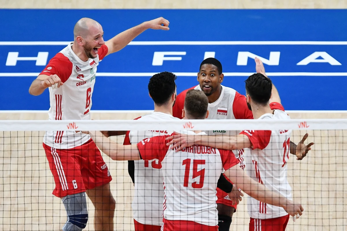 Reprezentacja Polski pokonała w Gdańsku Brazylię 3:0 (26:24, 25:21, 25:20) w ćwierćfinałowym starciu Ligi Narodów. Biało-Czerwoni w sobotnim półfinale zmierzą się z Japonią.