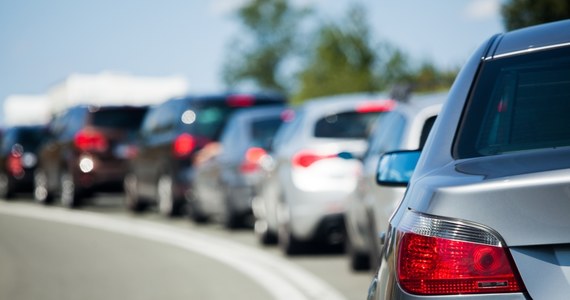 ​Kilkukilometrowy korek na autostradzie A1 w rejonie Konopisk pod Częstochową. Przejazd jest tam utrudniony z powodu prac drogowych. To oznacza kłopoty dla tych, którzy m.in. z południa kraju jadą w stronę centralnej Polski i nad morze.