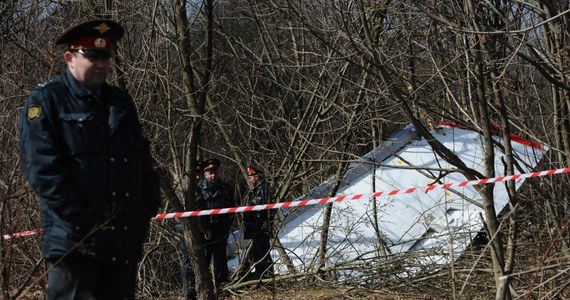 Prokuratura włączyła do tzw. śledztwa smoleńskiego zawiadomienie o podejrzeniu popełnienia zamachu na prezydenta Lecha Kaczyńskiego i inne ofiary katastrofy - poinformowała  Prokuratura Krajowa. Śledczy podali, że badają w tym postępowaniu różne wersje zdarzenia.