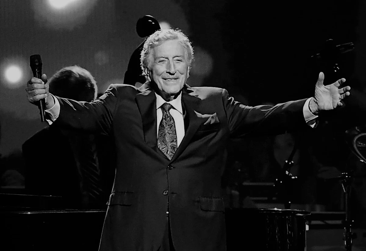 W wieku 96 lat w Nowym Jorku zmarł amerykański wokalista, autor piosenki "I left my heart in San Francisco", Tony Bennett - poinformowała w piątek Sylvia Weiner, współpracowniczka artysty.