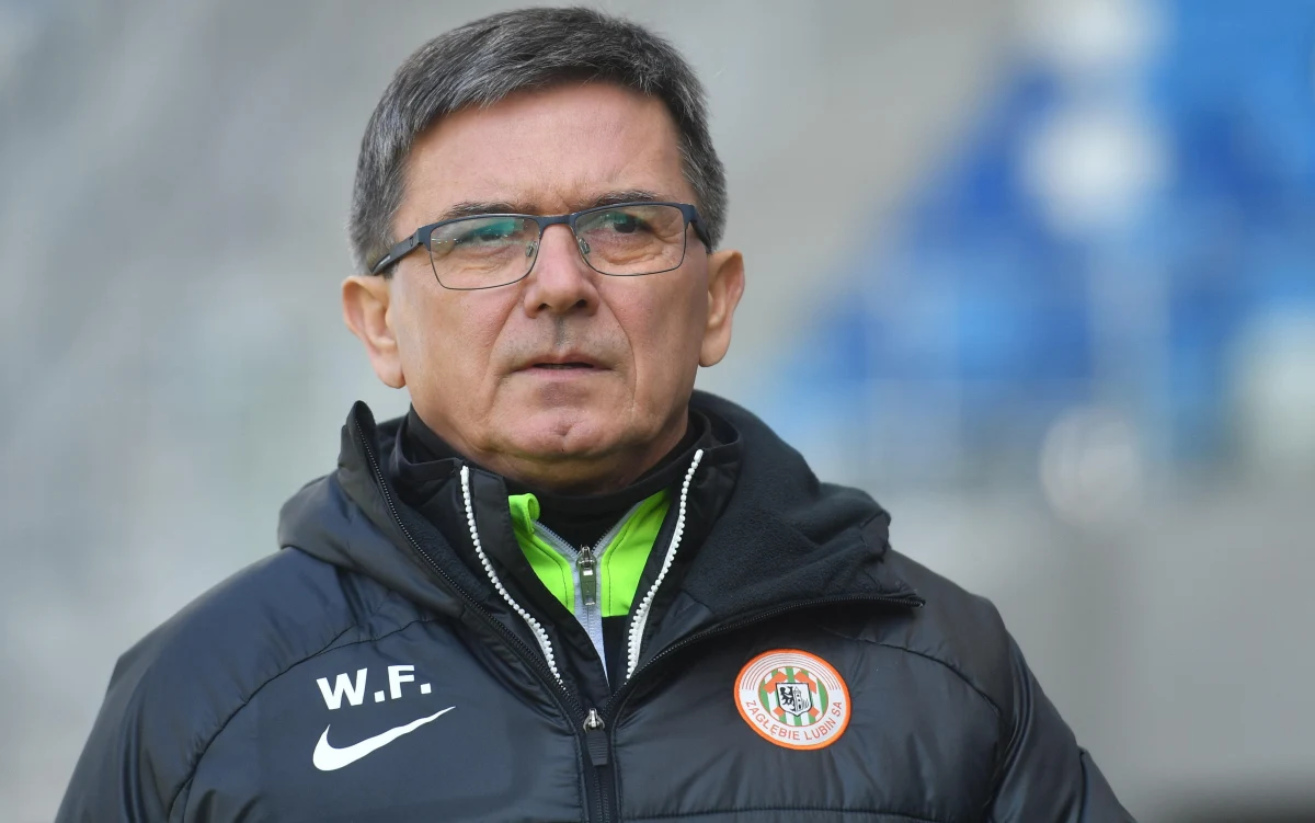 Nowy sezon Ekstraklasy każe spojrzeć na sytuację trenerów w ligowych klubach. Piłkarskie życie - szczególnie to w naszej lidze - zmusza do prostej kalkulacji: z 18 szkoleniowców, którzy rozpoczynają sezon, rozgrywki w tym samym miejscu pracy może skończyć np. połowa z nich. Mamy obecnie trzech trenerów, którzy mogą pochwalić się ponad 250 meczami w lidze. Blisko szczególnego jubileuszu jest Waldemar Fornalik.