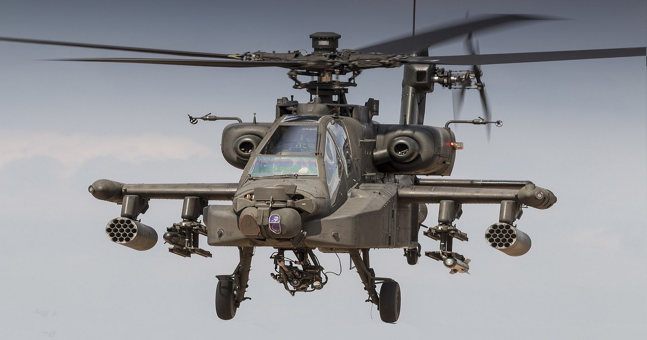 Amerykańskie śmigłowce szturmowe AH-64E Apache niebawem pojawią się w naszym kraju. Już w sierpniu piloci rozpoczną na nich szkolenia. Armia ma mieć do dyspozycji aż 96 takich maszyn w najnowszej wersji GUARDIAN.