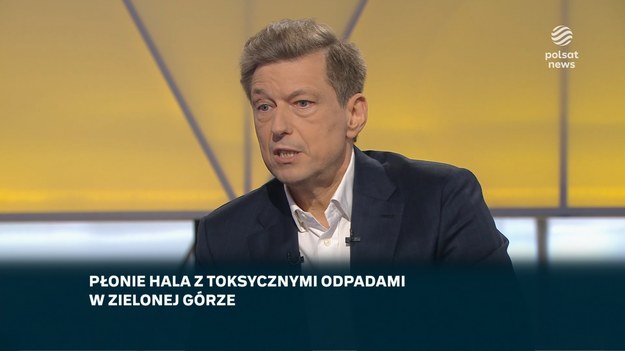 W programie "Śniadanie Rymanowskiego w Polsat News i Interii" goście odnieśli się do słów minister klimatu i środowiska Anny Moskwy po sztabie kryzysowym w Zielonej Górze, który został powołany w związku z pożarem hali składującej chemikalia.


- Nie powinna być ministrem środowiska i klimatu, a propagandy i manipulacji. To minister, która bardzo nieudolnie funkcjonowała wtedy, kiedy była katastrofa Odry, rząd nie potrafił zapobiec katastrofie. Dyskutowanie dzisiaj o winie samorządowców sprzed 10 lat jest kompletnym skandalem - zaznaczył.


- Minister Moskwa kłamała, mówiąc, że za rządów PiS mniej śmieci do Polski wjeżdża, jest zupełnie odwrotnie - dodał. Jak zaznaczył, w KPO są zapewnione środki na utylizację niebezpiecznych odpadów.
