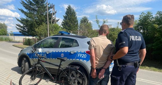 Policjanci w Szczercowie w zaledwie kilka godzin ustalili i zatrzymali sprawcę kradzieży roweru. 43-letni podejrzany został zatrzymany przez mundurowych na terenie parku w Szczercowie, a skradziony rower wrócił do właściciela. Złodziejowi grozi nawet pięć lat więzienia.