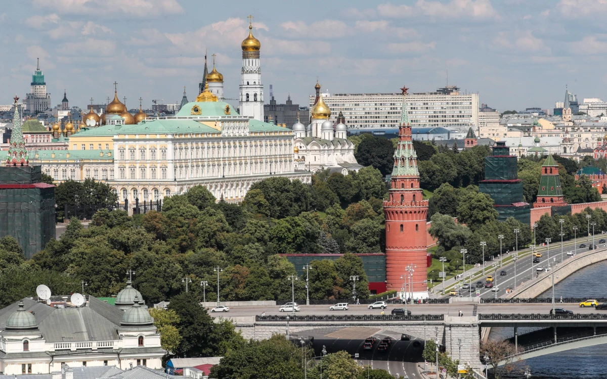 Fragmenty drona znaleziono w centrum Moskwy, dwa kilometry od budynku rosyjskiego ministerstwa obrony - podają tamtejsze agencje powołując się na służby ratunkowe. 

Wcześniej mieszkańcy rosyjskiej stolicy mieli słyszeć dwa wybuchy. 