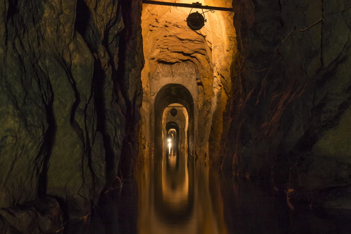 Tarnogórskie zabytki z listy światowego dziedzictwa UNESCO – Zabytkową Kopalnię Srebra i Sztolnię Czarnego Pstrąga – można zwiedzać, korzystając z oferty promocyjnej lokalnej organizacji turystycznej Miasta Gwarków. To przede wszystkim zniżki w obiektach noclegowych i gastronomicznych.