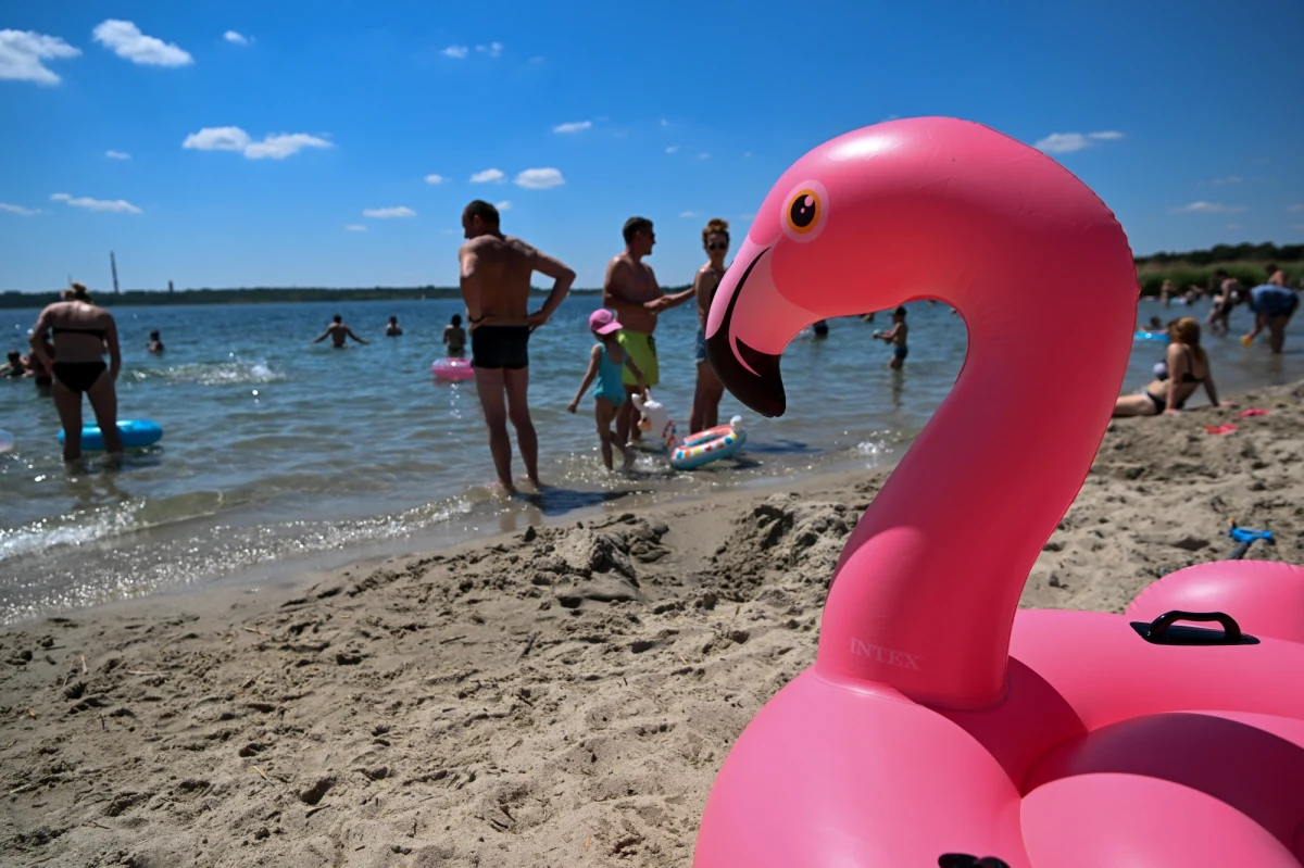 Instytut Meteorologii i Gospodarki Wodnej wydał ostrzeżenie przed upałem w województwach dolnośląskim i opolskim. Temperatura może tam wynieść ponad 31 st. C. Alert obowiązuje do godziny 21 w poniedziałek. Dziś też lokalnie pojawią się burze z intensywnym deszczem. 
