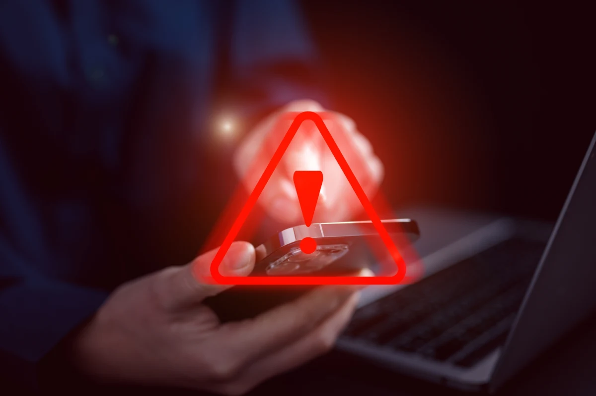 Rządowe Centrum Bezpieczeństwa ostrzega przed burzami z gradem i silnym wiatrem. Alert RCB został wysłany do odbiorców w woj. śląskim, małopolskim, podkarpackim i świętokrzyskim.