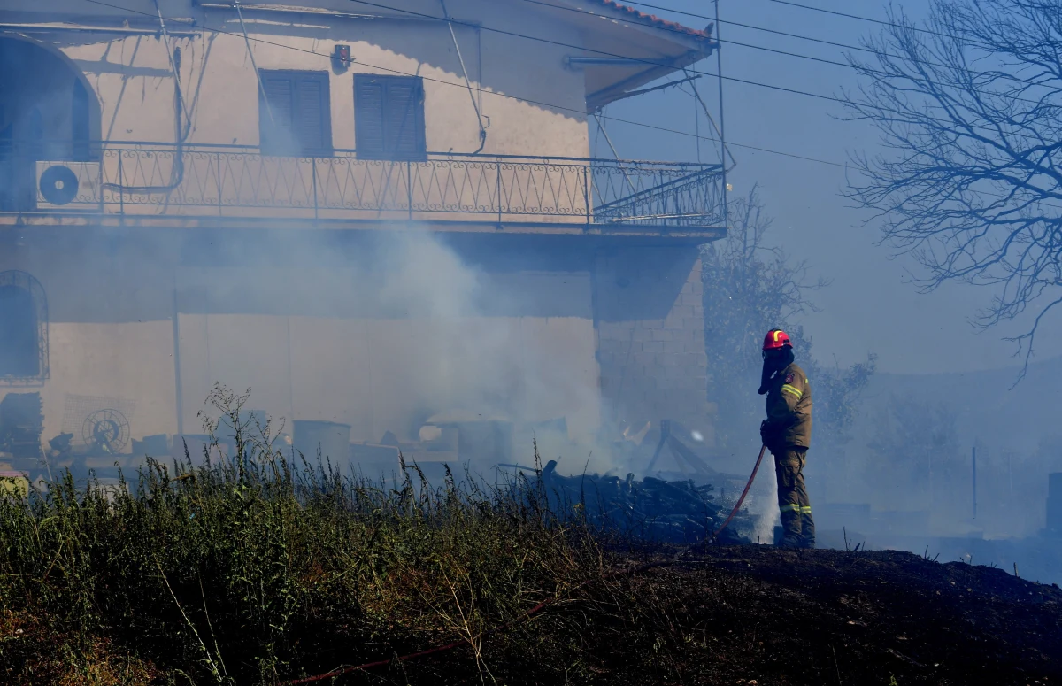 Na razie nie ma informacji o potrzebach ewakuacyjnych z innych miejsc w Grecji niż Rodos, ale nie jest wykluczone, że to się jeszcze zmieni. Monitorujemy sytuację polskich turystów na Eubei i Korfu oraz ws. powrotu do kraju - powiedział wiceszef MSZ Paweł Jabłoński. W poniedziałek ma dojść do spotkania przedstawicieli Ministerstwa Sportu i Turystyki z największymi touroperatorami. 