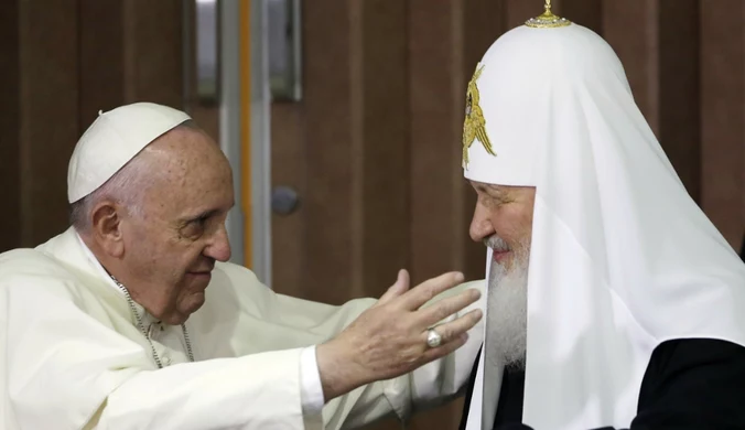 Franciszek zobaczy się z patriarchą Cyrylem? "Wizyta na lotnisku w Moskwie"