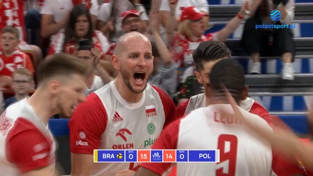 Siatkarska reprezentacja Polski zwyciężyła złoty medal Ligi Narodów. W finale „Biało-Czerwoni” pokonali drużynę ze Stanami Zjednoczonymi 3:1. Zobacz najlepsze akcje Bartosza Kurka w tegorocznych zmaganiach Ligi Narodów. 