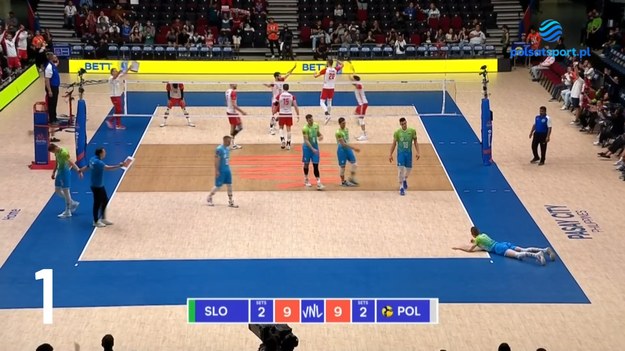 Siatkarska reprezentacja Polski zwyciężyła złoty medal Ligi Narodów. W finale „Biało-Czerwoni” pokonali drużynę ze Stanami Zjednoczonymi 3:1. Zobacz najlepsze akcje w tegorocznych zmaganiach Ligi Narodów. 