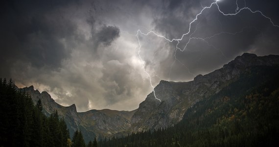 To chwilowy koniec słonecznej pogody w Tatrach. W nadchodzącym tygodniu w Tatry wkroczy front z niską temperaturą, intensywnymi opadami deszczu oraz burzami. 