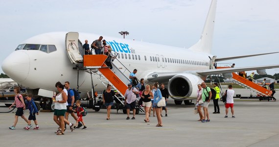 Ministerstwo Spraw Zagranicznych wydało nowy komunikat z ostrzeżeniem na temat pożarów w Grecji. Resort informuje turystów, że loty do Polski odbywają się regularnie, a większość przewoźników przygotowuje specjalne połączenia lotnicze, które umożliwią wcześniejszy powrót z wakacji.
