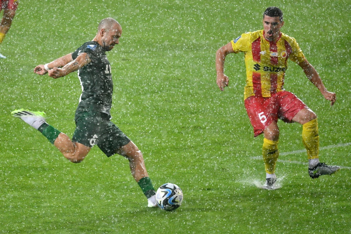 Pierwsza kolejka nowego sezonu PKO BP Ekstraklasy za nami. W dziewięciu spotkaniach padło łącznie 26 bramek. Zwycięstwa faworytów, piękne bramki i odrabianie strat – ten weekend z naszą ligą musiał trochę rozpieścić kibiców. Oby to był początek interesującego i emocjonującego sezonu!