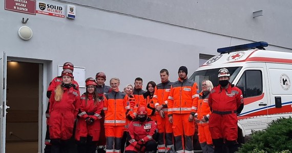 Od kilkunastu lat Grupa Ratownictwa Polskiego Czerwonego Krzyża z Olsztyna pomaga różnym służbom w poszukiwaniach zaginionych osób. Wolontariusze potrzebują jednak pomocy, aby zakupić specjalistycznego drona, który poradzi sobie nawet po zmroku. W Internecie trwa zbiórka pieniędzy, która zakończy się we wrześniu. Mimo, że środki można wpłacać od kwietnia, nie uzyskano nawet połowy wymaganej kwoty.