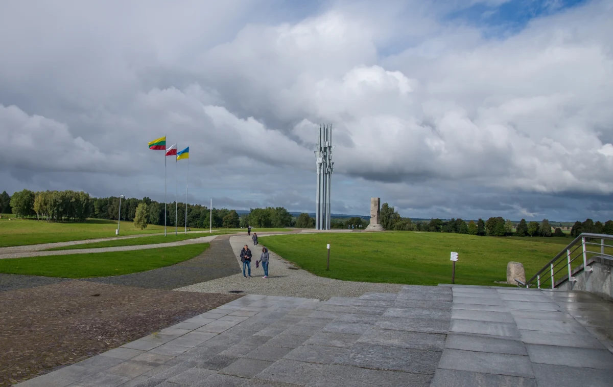 Od blisko dziesięciu lat - po żniwach - na polach pod Grunwaldem pojawiają się archeolodzy i pasjonaci historii, którzy z detektorami w rękach szukają pozostałości po wielkiej bitwie z 1410 roku. Tym razem sprawdzone zostaną działki na tak zwanym froncie ucieczki wojsk zakonnych z pola bitwy.