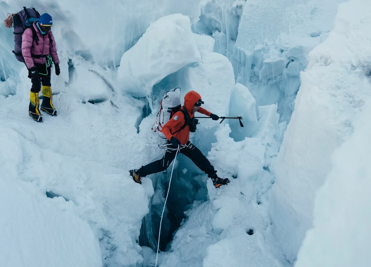 Andrzej Bargiel nie zwalnia tempa. Nasz himalaista dotarł do obozu drugiego i jeżeli pogoda pozwoli, dzisiaj w nocy wyruszy w kierunku szczytu Gaszerbrum I, by następnie zjechać z niego na nartach. 