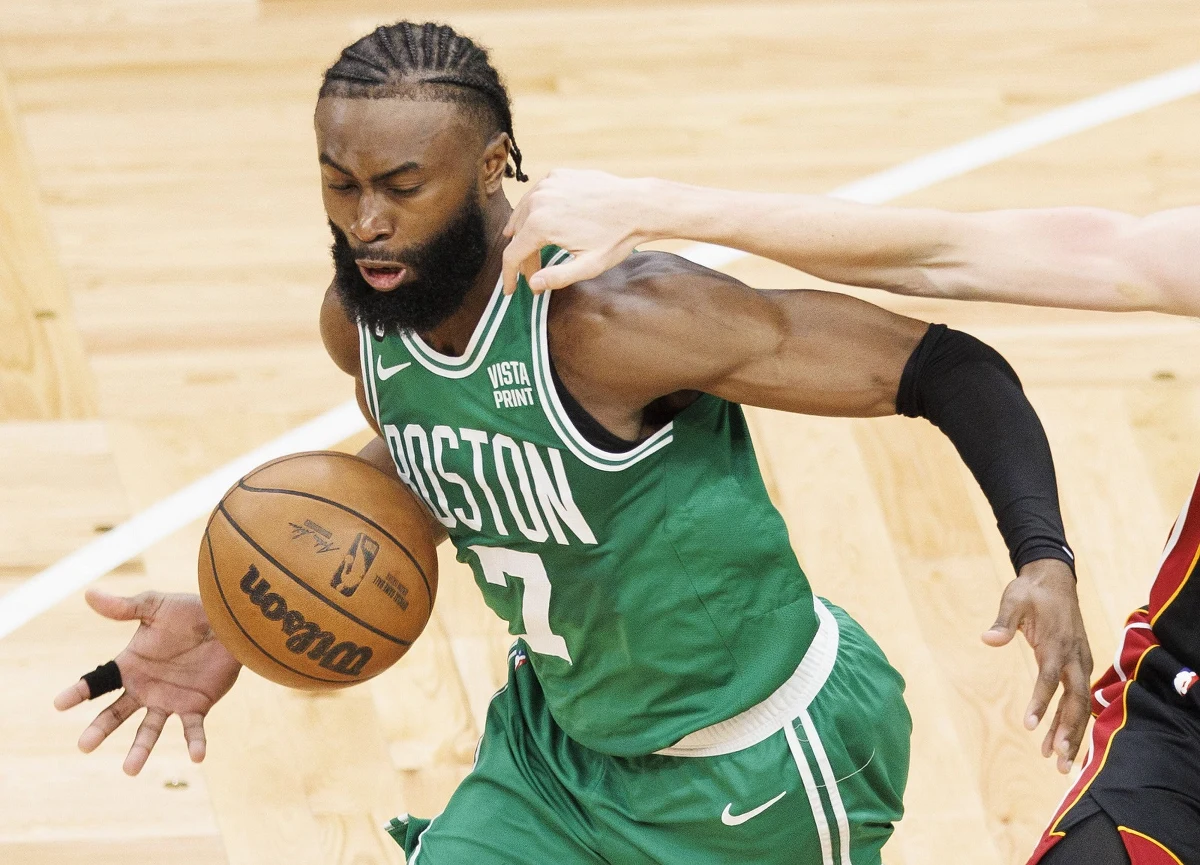 Amerykański koszykarz Jaylen Brown uzgodnił warunki nowego, pięcioletniego kontraktu z Boston Celtics. Ma w tym czasie zarobić do 304 milionów dolarów, co jest rekordem ligi NBA.