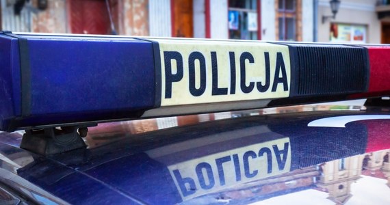 O znalezieniu dwóch ciał przez domownika, który wrócił do miejsca zamieszkania w Kobylnicy poinformowała we wtorek wieczorem słupska policja. Nieoficjalnie to zwłoki kobiety i jej 8-letniego syna.