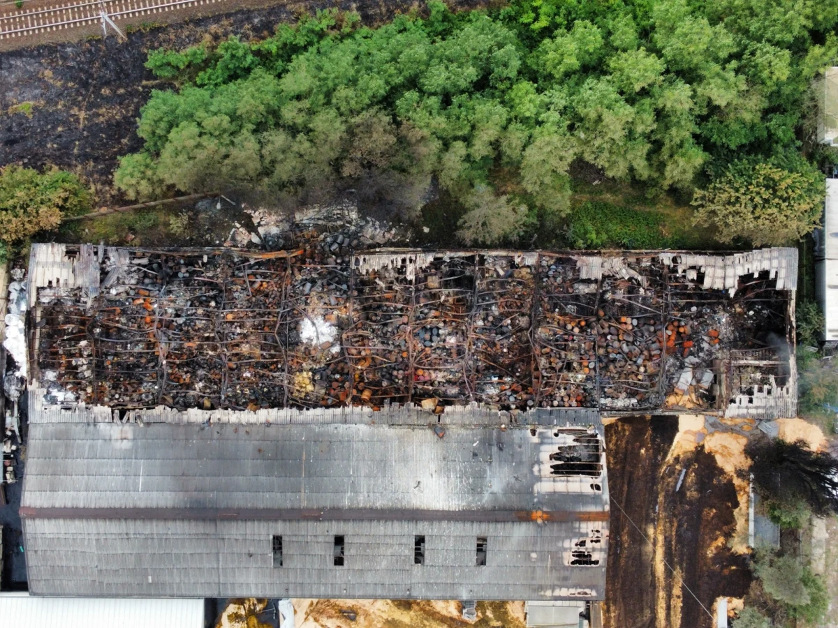 W Zielonej Górze w województwie lubuskim sanepid rozpoczął dziś badania wody pitnej ze studni, które nie są podłączone do miejskiej sieci wodociągowej. Po ogromnym pożarze hali z chemikaliami w Przylepie, który jest częścią miasta, prosił o to Urząd Miasta.