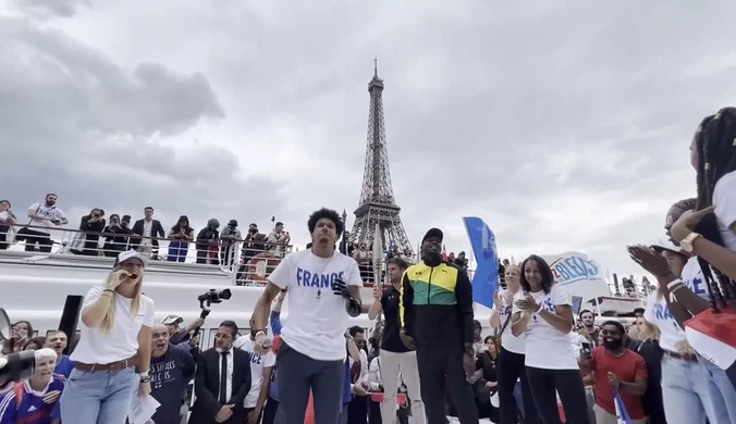 Paryż organizuje paradę na powitanie znicza olimpijskiego. WIDEO