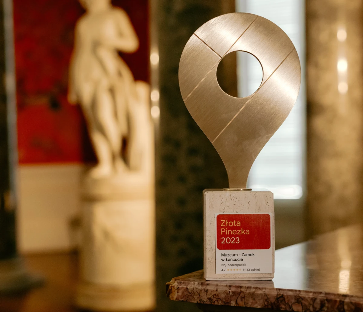 Muzeum-Zamek w Łańcucie znalazło się wśród 16 zamków i pałaców wyróżnionych w kolejnej edycji Złotych Pinezek. Statuetka trafia do miejsc najbardziej docenianych przez użytkowników i użytkowniczki Map Google – po jednym z każdego województwa.