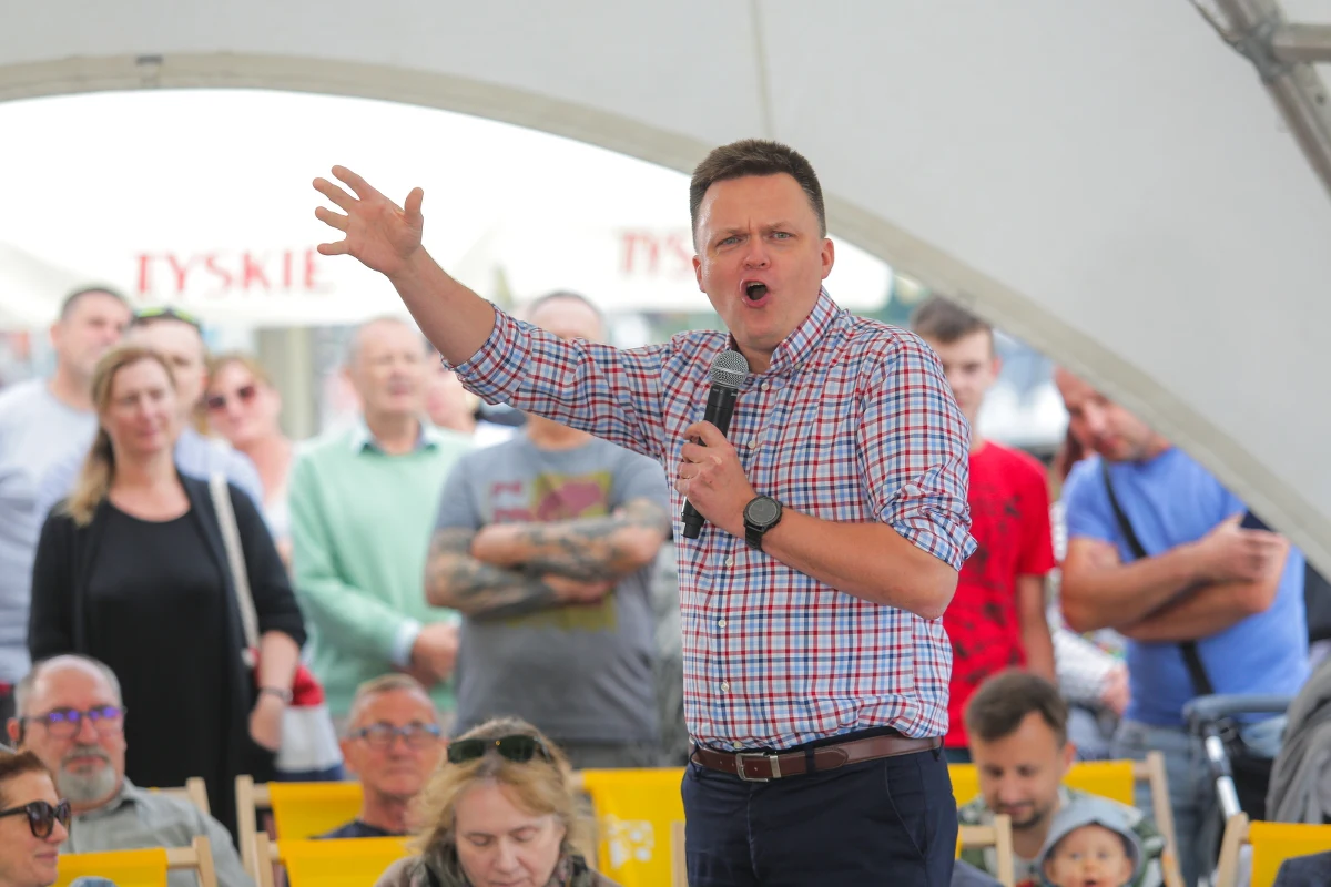 Wierzę, że jesteśmy w stanie osiągnąć 15-procentowe poparcie w wyborach, kluczowa będzie kampania wyborcza, a zwłaszcza jej końcówka. Scenariusz kampanii mamy już gotowy - powiedział w środę podczas spotkania w Mikołajkach na Mazurach lider Polski 2050 Szymon Hołownia.