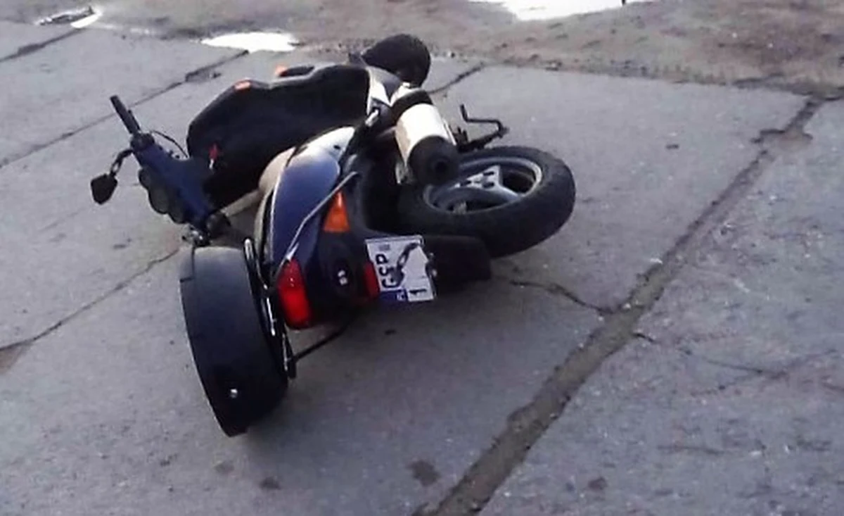 W nocy ze środy na czwartek na gdańskiej Oruni doszło do śmiertelnego wypadku. Kierujący skuterem z niewyjaśnionych przyczyn stracił panowanie nad pojazdem i uderzył w słup. Mimo reanimacji mężczyzna zmarł.