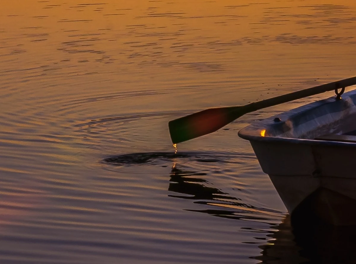 W czwartek rano w jeziorze Pluszne pod Olsztynem policja odnalazła ciało 68-letniego wędkarza. Na miejscu tragedii pracuje policja i prokurator - poinformował oficer prasowy olsztyńskiej policji Andrzej Jurkun.