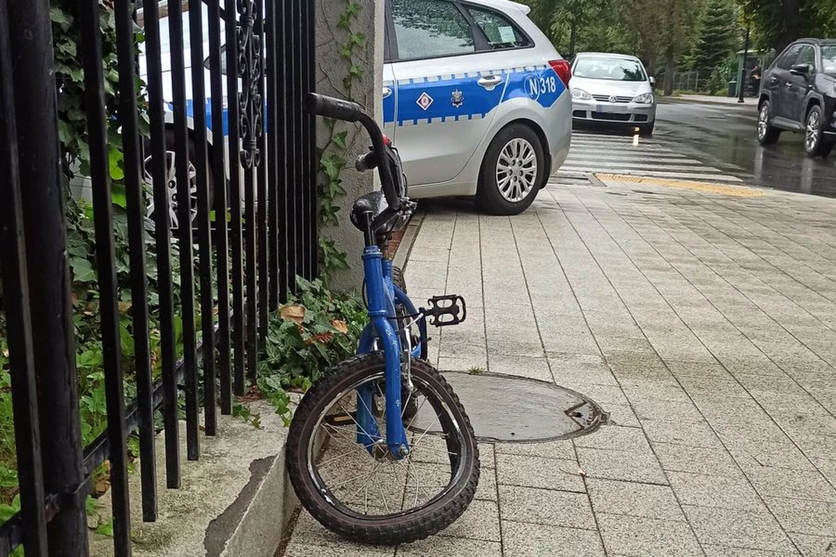 6-letni chłopiec, przejeżdżający na rowerze przez przejście dla pieszych w Sopocie, został potracony przez samochód. 58-letnia kierująca nie upewniła się, że na pasach nikogo nie ma. Dziecko trafiło do szpitala.          
