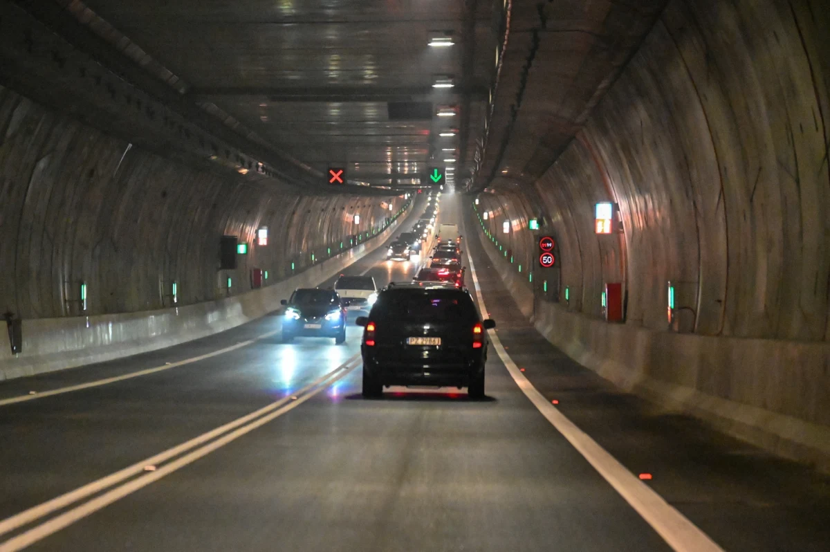 Testy ruchu wahadłowego oraz przegląd i konserwacja urządzeń w tunelu w Świnoujściu, które odbędą się w nocy z czwartku na piątek, spowoduję czasowe utrudnienia przejazdu.