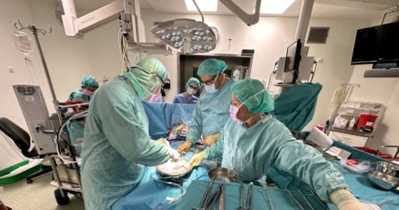 W Krakowskim Szpitalu Specjalistycznym im. św. Jana Pawła II przeprowadzono kolejną operację przeszczepienia serca. Nowe serce otrzymał 36-letni pacjent, który czekał na nie 2 miesiące.