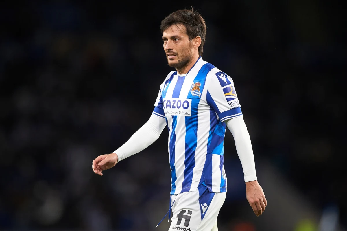 Poważna kontuzja i koniec kariery. Utytułowany hiszpański piłkarz David Silva we wzruszającym nagraniu ogłosił, że zmuszony jest zakończyć przygodę z piłką. Przyczyną jest ciężka kontuzja kolana 37-latka.