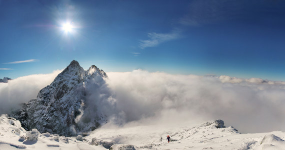 Śnieg w Tatrach w lipcu to anomalia. W ciągu ostatnich siedmiu dekad takie zjawisko wystąpiło tylko kilka razy. W XXI wieku to już prawdziwa rzadkość.