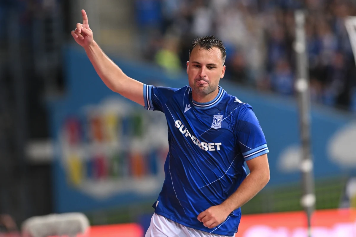 Piłkarze Lecha Poznań pokonali u siebie Żalgiris Kowno 3:1 (3:0) w pierwszym meczu 2. rundy kwalifikacyjnej Ligi Konferencji. Rewanżowe spotkanie odbędzie się 3 sierpnia na Litwie.