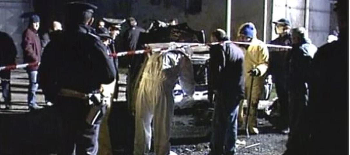 Neapolitańska policja zatrzymała podejrzanych o zabójstwo Gelsominy Verde. Zwęglone ciało torturowanej i zabitej przez Camorrę 21-letniej dziewczyny zostało odnalezione 21 listopada 2004 r. Była pierwszą niewinną ofiarą tzw. wojny o Scampię, dzielnicę Neapolu. Postać Gelsominy pisarz Roberto Saviano umieścił w powieści „Gomorra”. 