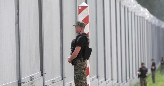 292 cudzoziemców, którzy nielegalnie przekroczyli polską granicę z Białorusi, zatrzymali strażnicy graniczni na Podlasiu. To rekordowa w tym roku liczba imigrantów, starająca się przedrzeć do naszego kraju. 