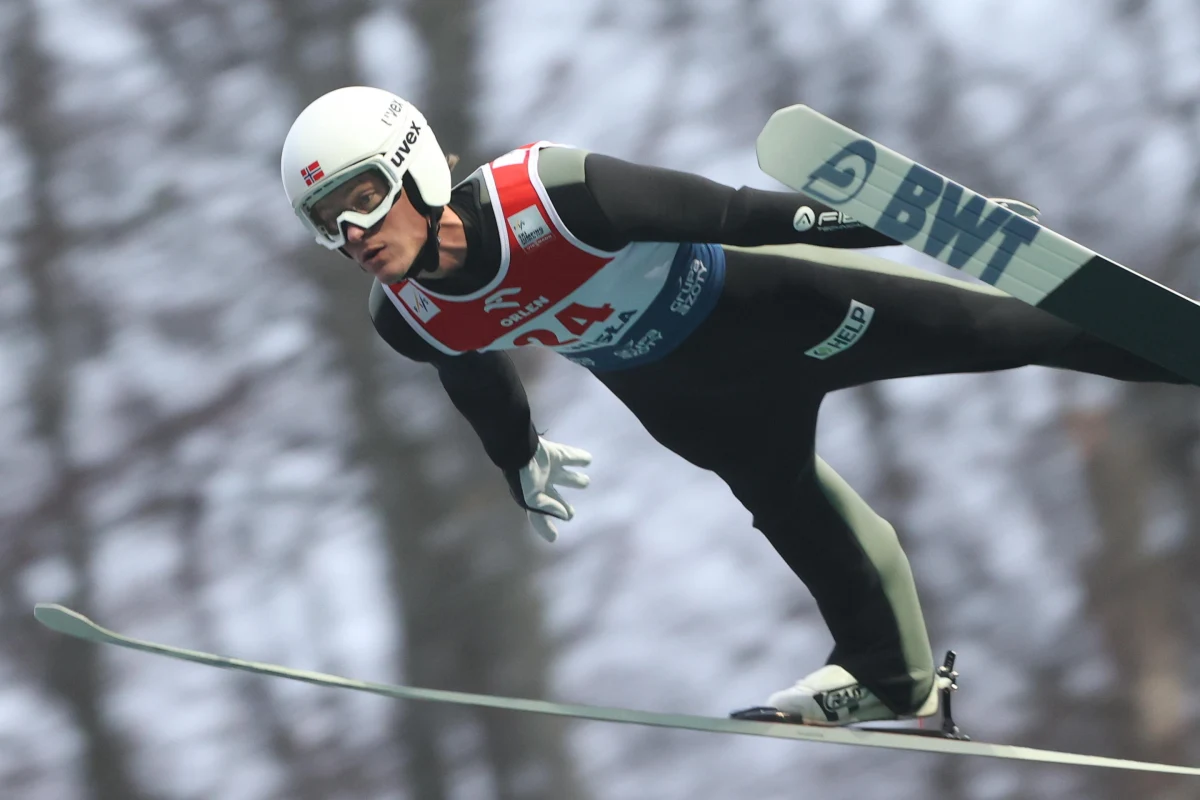 Pech nie opuszcza ostatnio norweskich skoczków narciarskich. W czerwcu Halvor Egner Granerud zaliczył poważny upadek, a teraz Daniel-Andre Tande ujawnił, że złamał stopę podczas... gry w piłkę nożną.