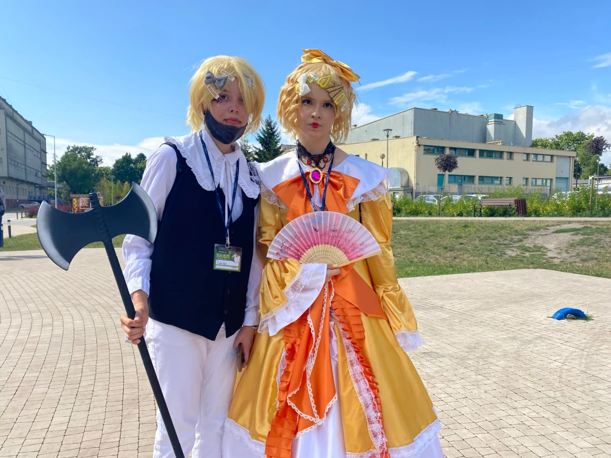 Bądźcie gotowi na niezapomnianą dawkę magii, przygód i niezwykłych wspomnień! W Skierniewicach rusza Konwent Fantastyki SkierCon. To miejsce, w którym miłośnicy wszelkich światów, od odległych galaktyk po zaklęte lasy, spotykają się, aby podzielić się swoją pasją, pogłębiać wiedzę oraz poznawać wyjątkowych twórców. 