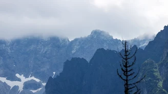 Śnieg i mróz w Tatrach. TOPR ostrzega turystów