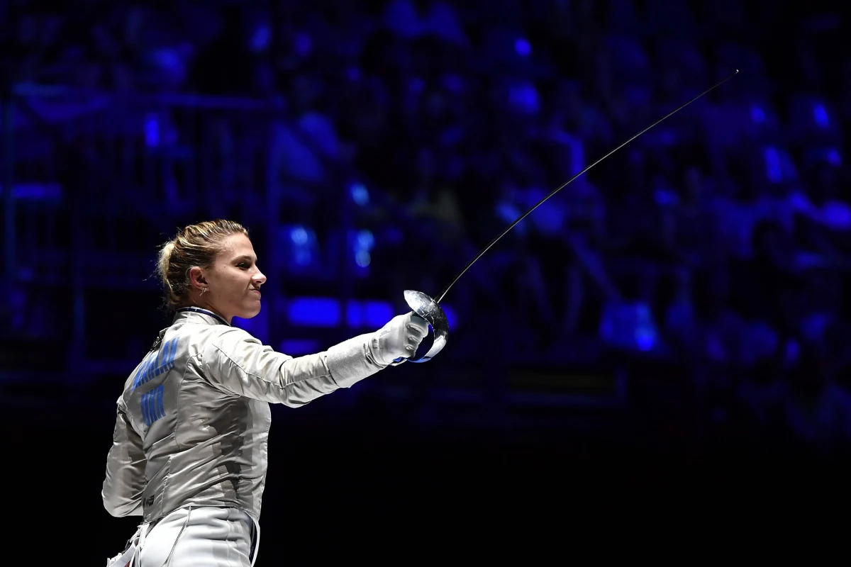 Międzynarodowy Komitet Olimpijski (MKOl) zapewnił, że zdyskwalifikowana w czwartek w szermierczych mistrzostwach świata ukraińska szablistka Ołha Charłan w przypadku braku kwalifikacji będzie miała prawo wystąpić w przyszłorocznych igrzyskach w Paryżu.